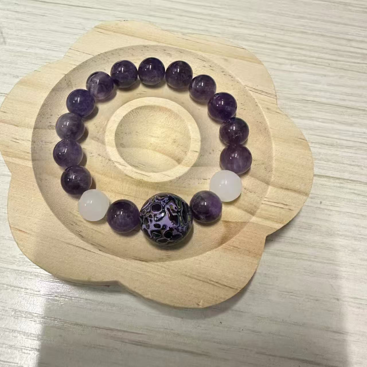Purple lacquer bracelet